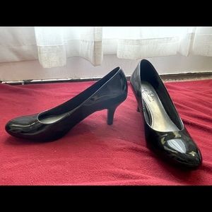 Size 6.5, black 1 inch heels